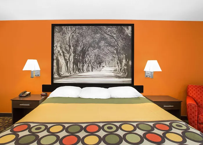 Super 8 By Wyndham Clive Ia