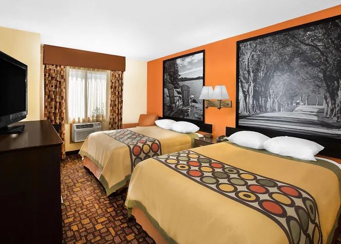 Super 8 By Wyndham Clive Ia