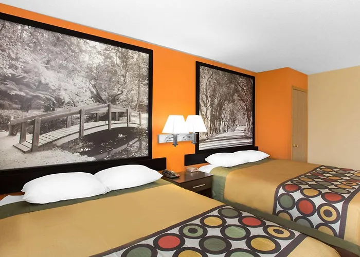 Super 8 By Wyndham Clive Ia