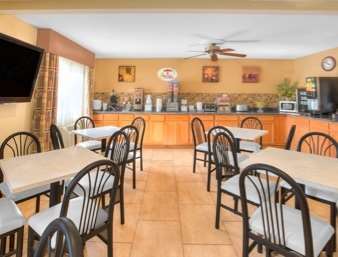 Super 8 By Wyndham Ia Motel Clive